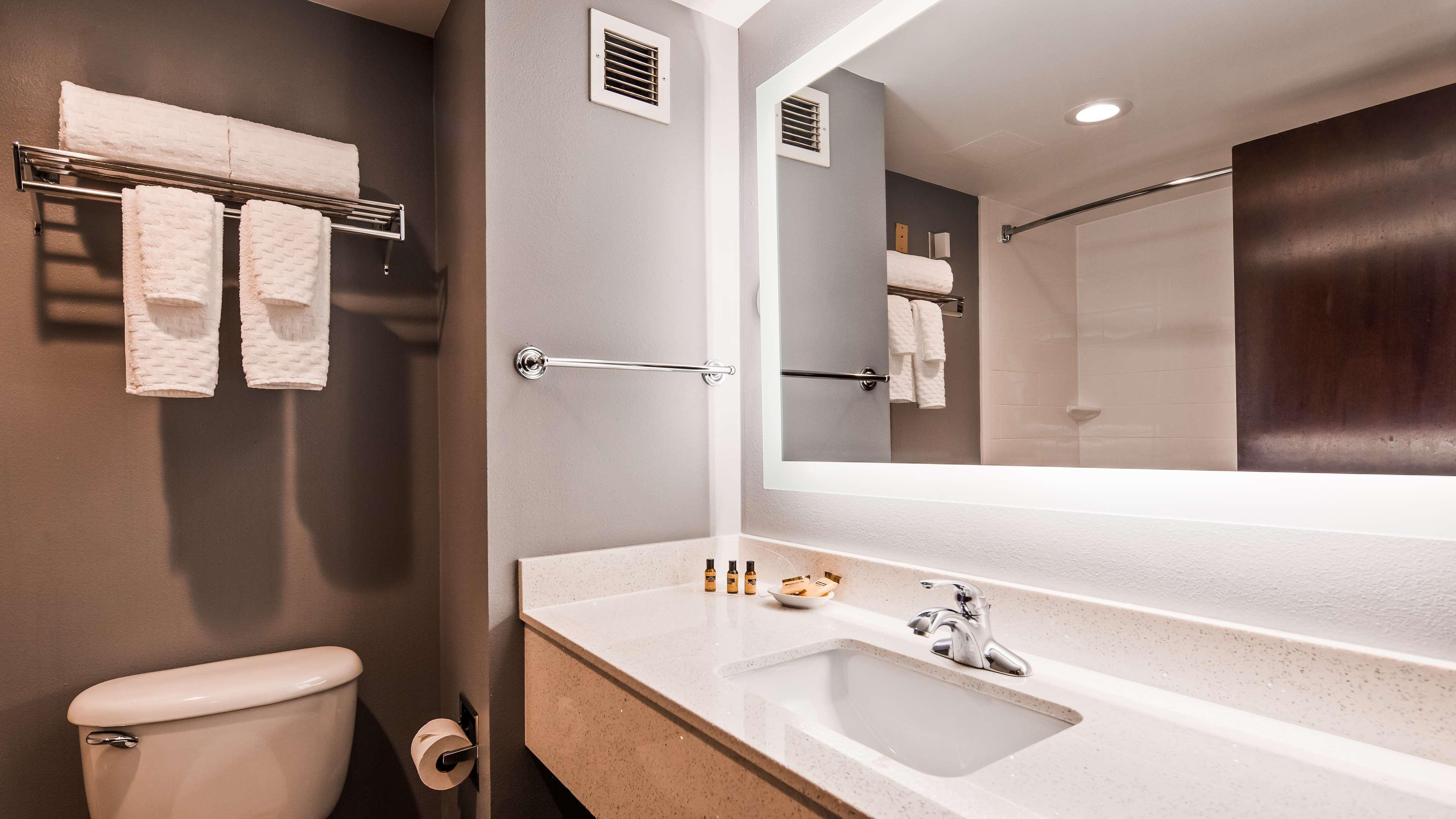 Best Western Plus Fairfield Hotel Екстер'єр фото