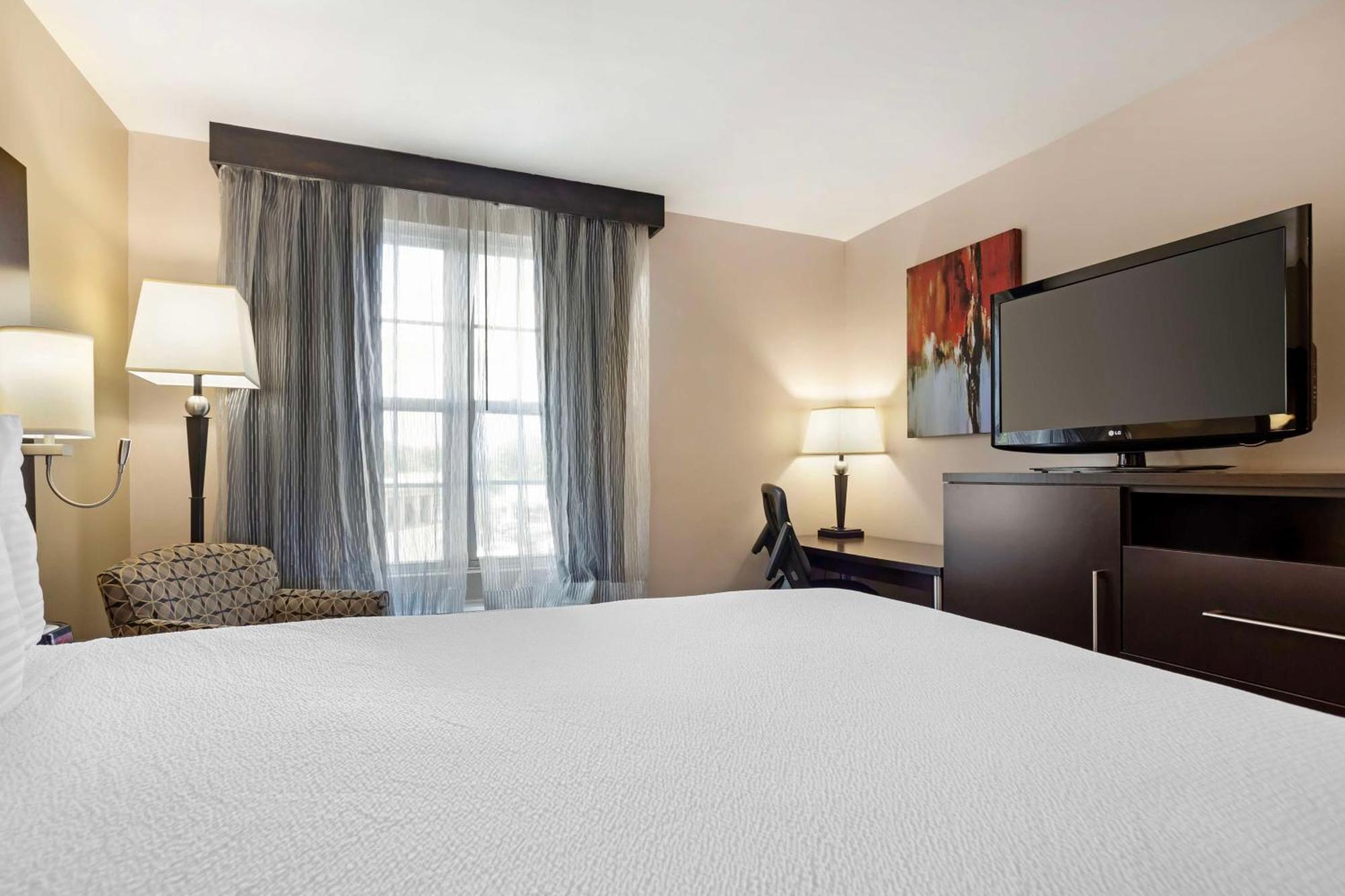 Best Western Plus Fairfield Hotel Екстер'єр фото