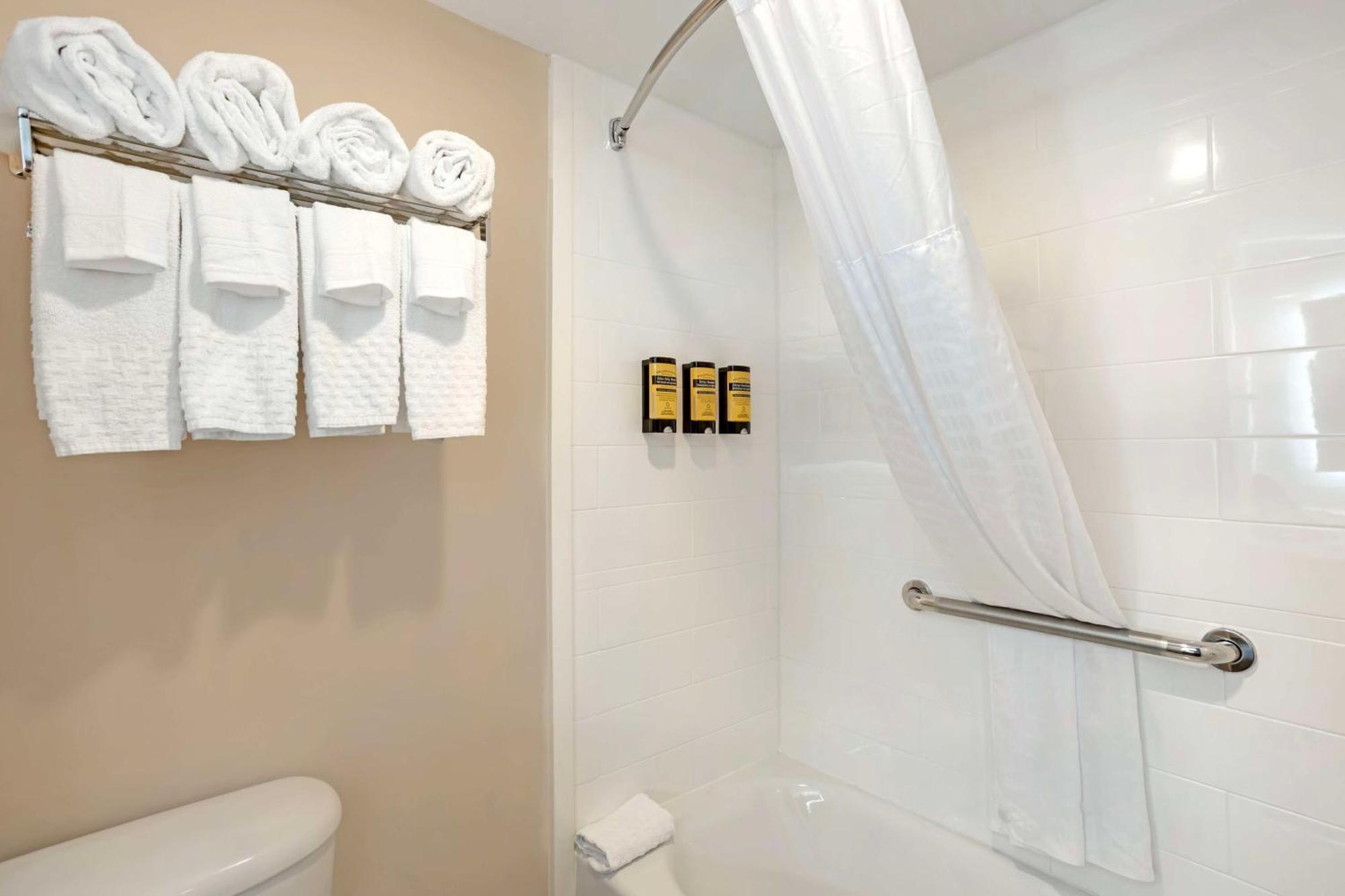 Best Western Plus Fairfield Hotel Екстер'єр фото