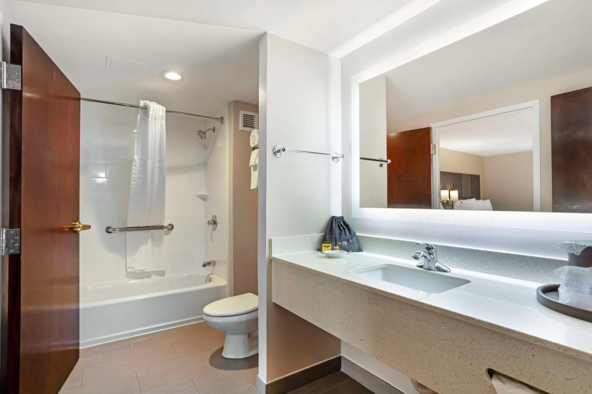 Best Western Plus Fairfield Hotel Екстер'єр фото