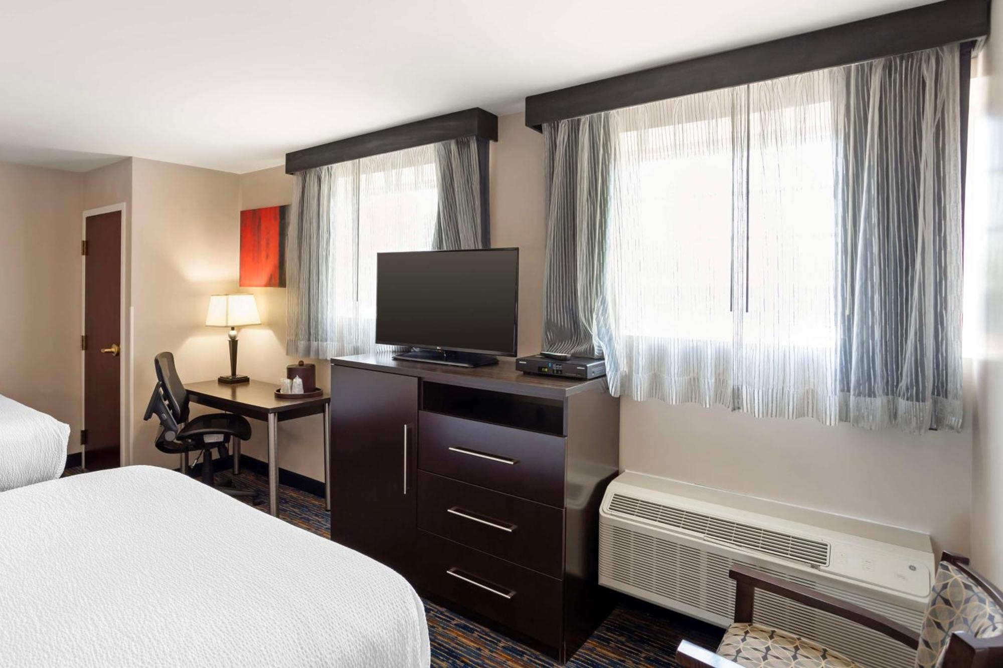Best Western Plus Fairfield Hotel Екстер'єр фото